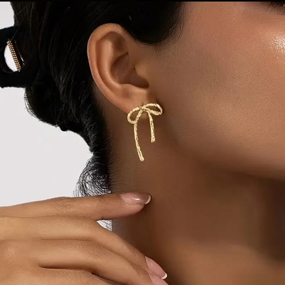 Jewelry - Gold Bow Earrings